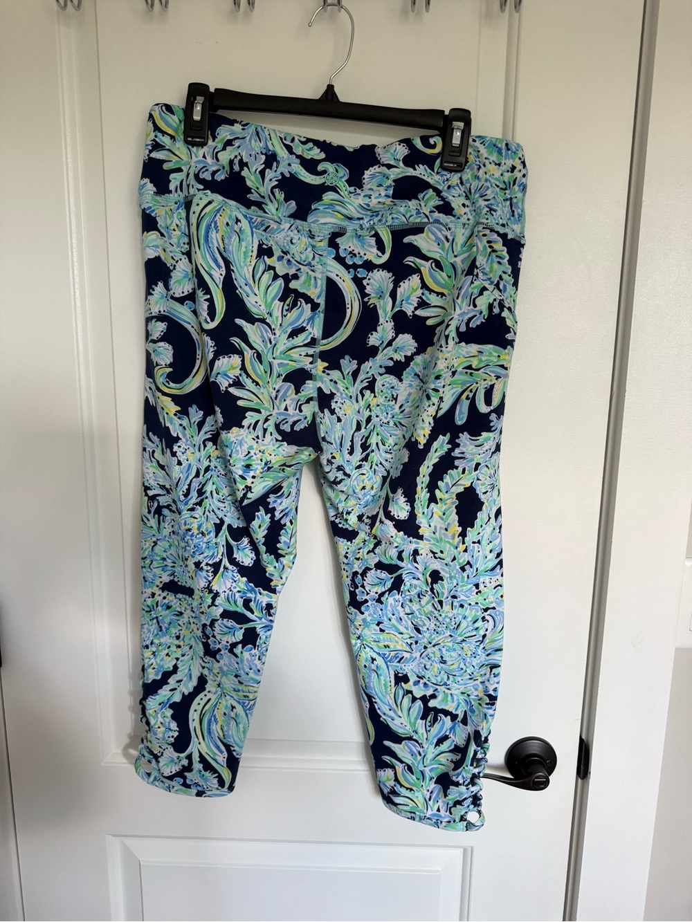 Lilly Pulitzer Lux 21" Weekender High Rise Crop Leggings Scuba Doo lattice XL - Picture 6 of 7